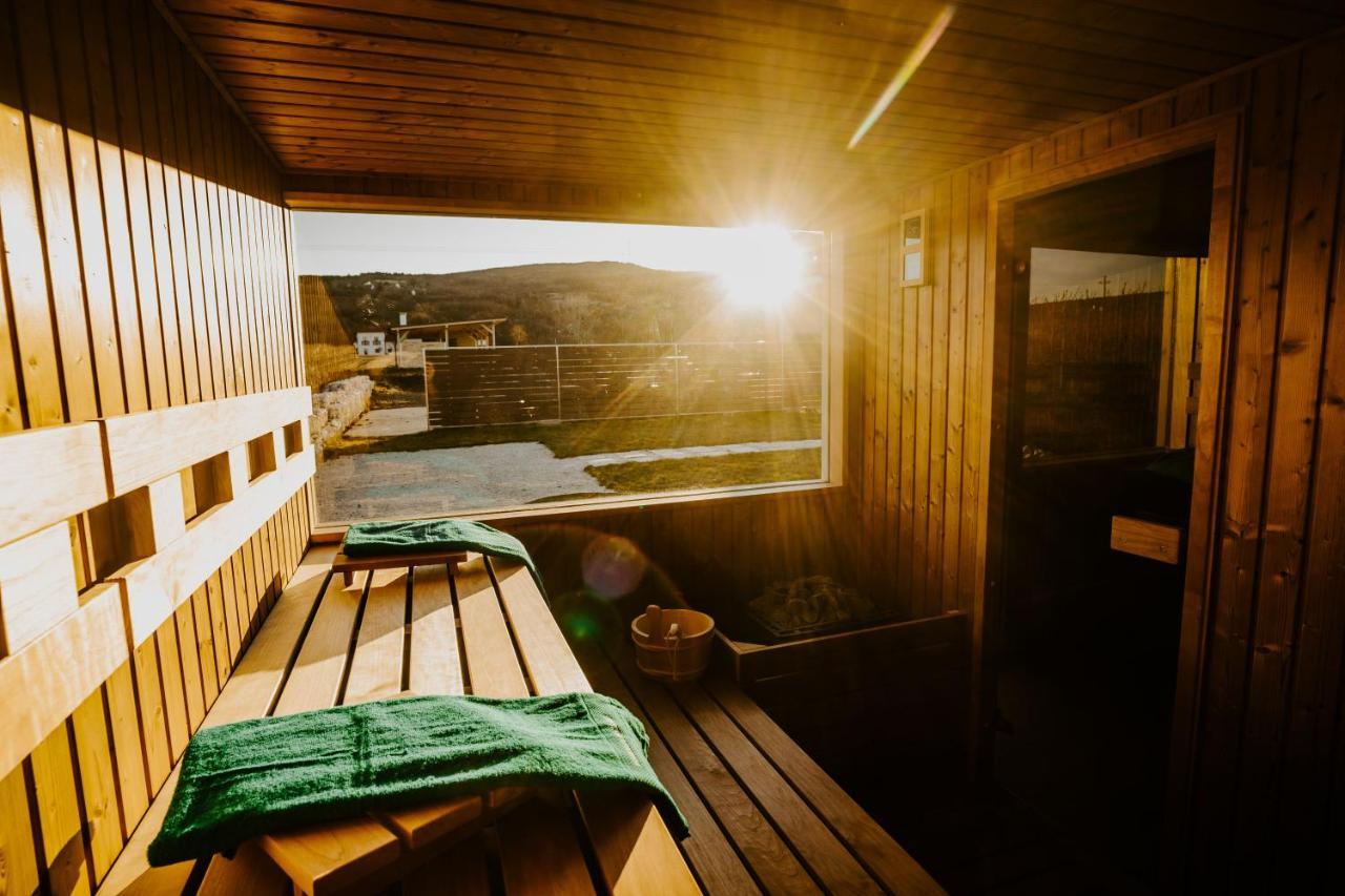 Bed and Breakfast Dominium Pincészet és Panzió Gyöngyös Exterior foto
